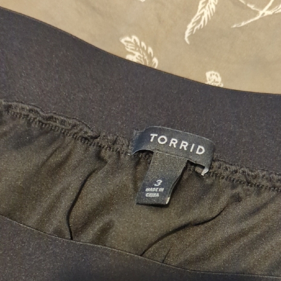 Torrid Black Knee-Length Skater Skirt - Picture 4 of 7